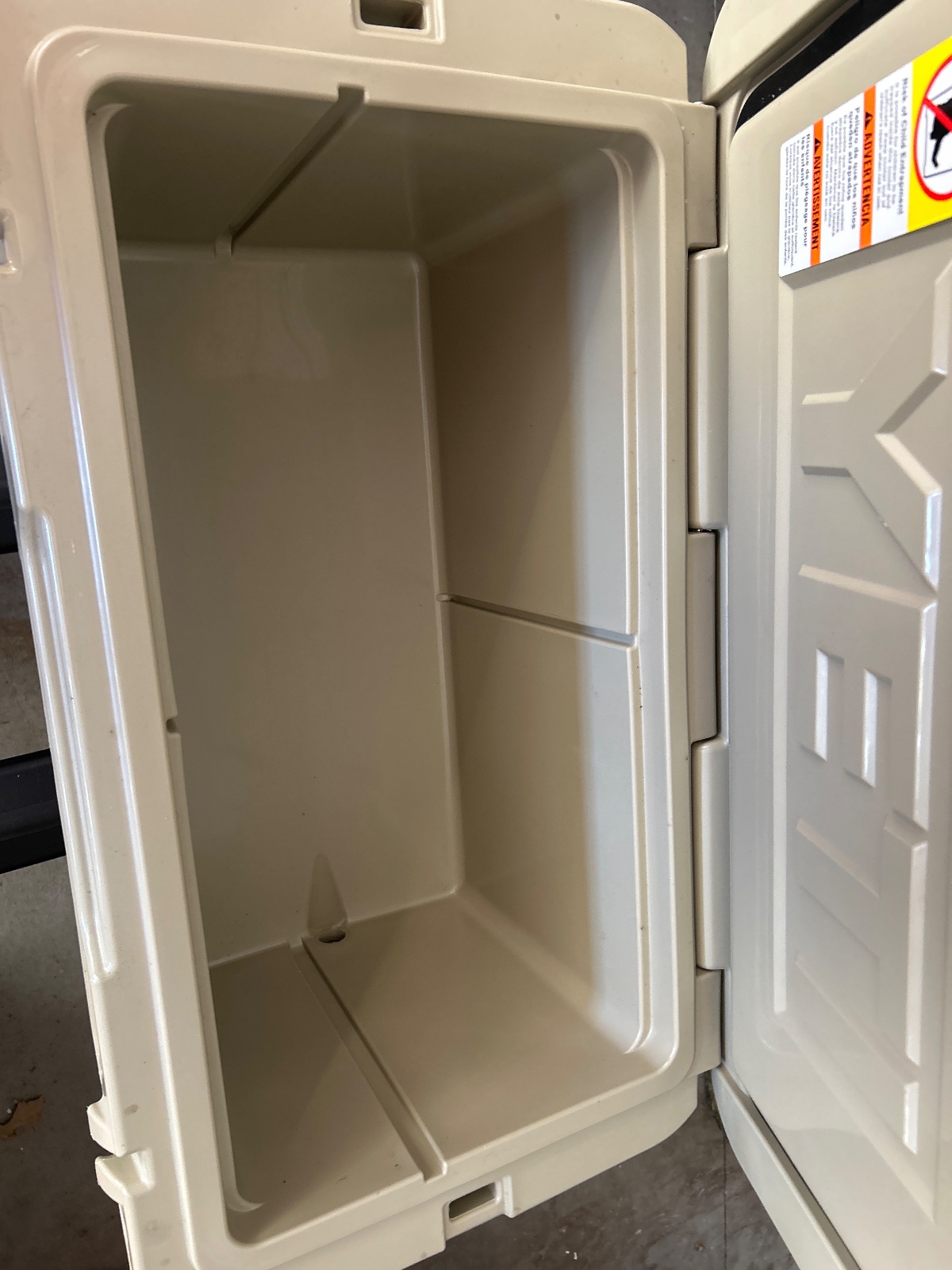Large Yeti Cooler photo 3